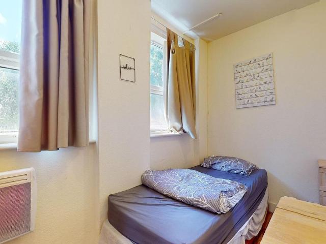 Room for rent in Mapesbury, Greater London
