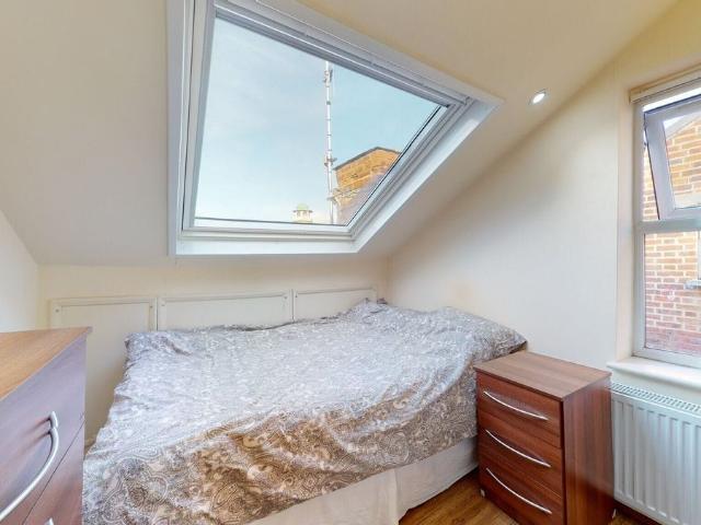 Room for rent in Mapesbury, Greater London