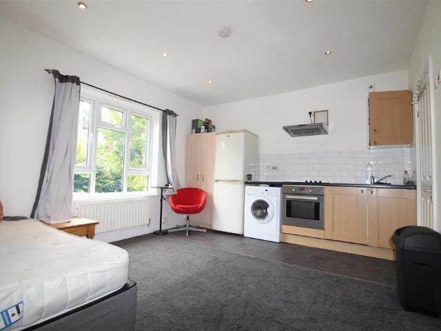 Apartment for rent in Dollis Hill, Greater London