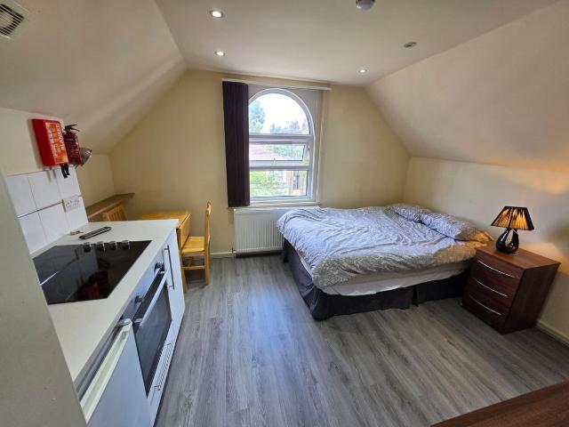 Studio for rent in Mapesbury, Greater London
