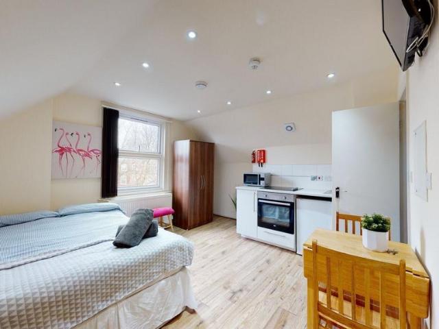 House for rent in Mapesbury, Greater London