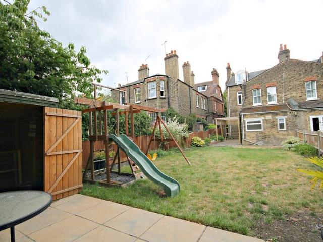 House for rent in Mapesbury, Greater London