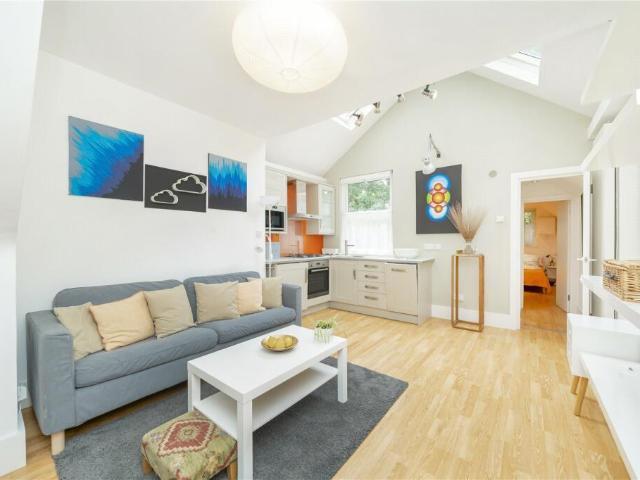Apartment for rent in Mapesbury, Greater London