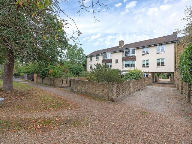 Apartment for rent in Perry Street, Greater London
