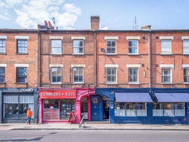 Apartment for rent in Highbury, Greater London