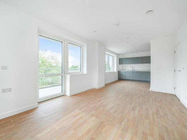 Apartment for rent in Roding Riverside, Greater London