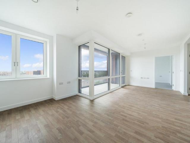 Apartment for rent in Roding Riverside, Greater London