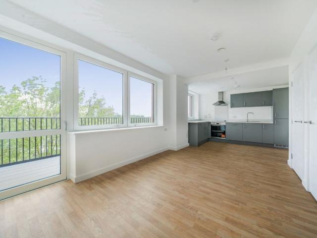 Apartment for rent in Roding Riverside, Greater London