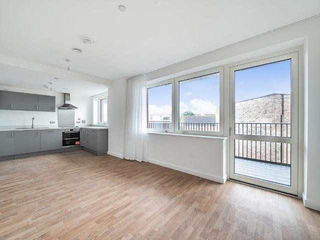 Apartment for rent in Roding Riverside, Greater London