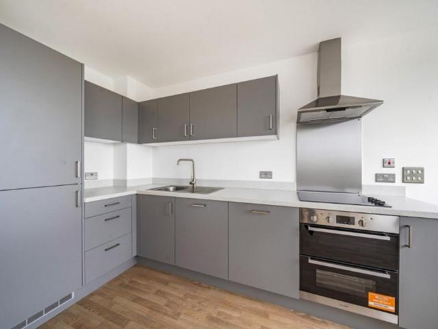 Apartment for rent in Roding Riverside, Greater London