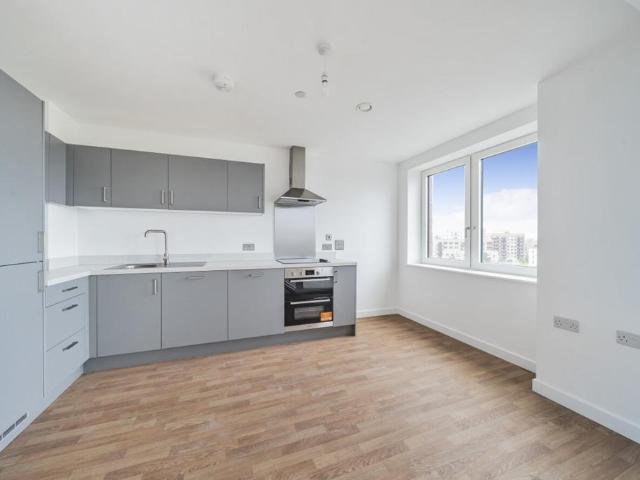 Apartment for rent in Roding Riverside, Greater London