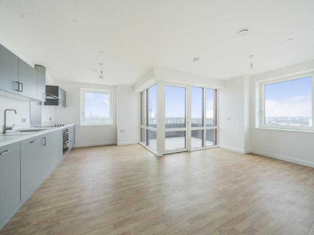 Apartment for rent in Roding Riverside, Greater London