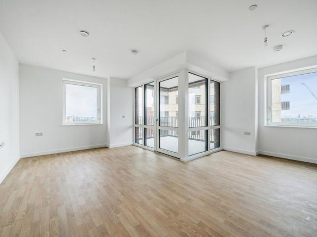Apartment for rent in Roding Riverside, Greater London