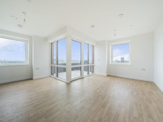 Apartment for rent in Roding Riverside, Greater London