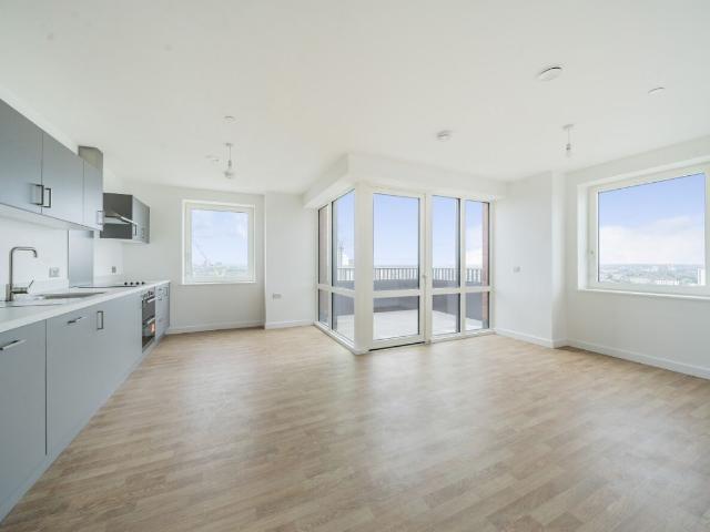 Apartment for rent in Roding Riverside, Greater London