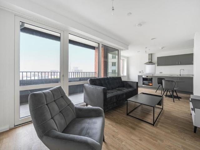 Apartment for rent in Roding Riverside, Greater London