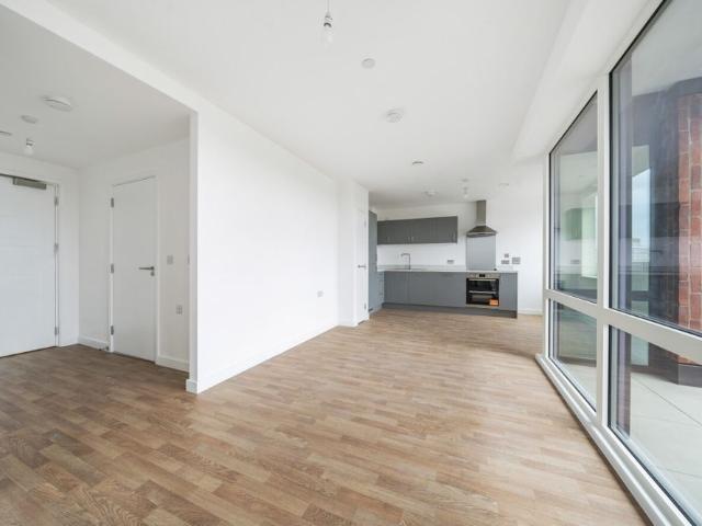 Apartment for rent in Roding Riverside, Greater London