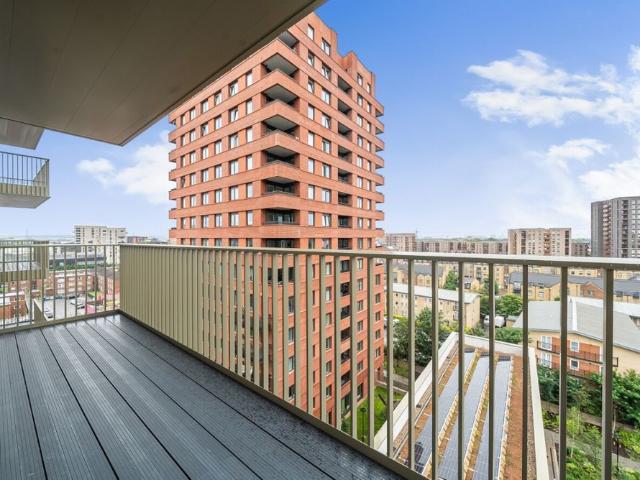 Apartment for rent in Roding Riverside, Greater London