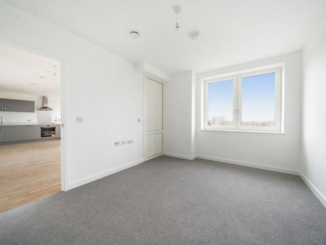 Apartment for rent in Roding Riverside, Greater London