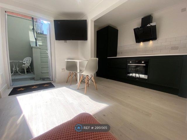 Apartment for rent in Golden Valley, Gloucestershire