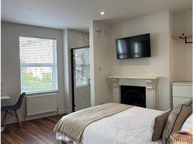 Studio for rent in Golden Valley, Gloucestershire