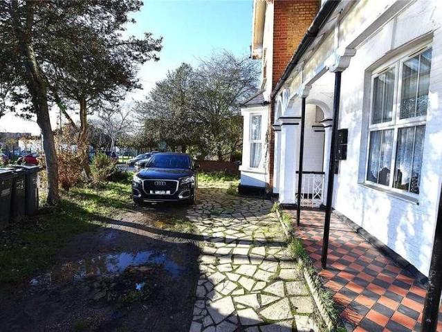 Apartment for rent in London Borough of Croydon, Cat Hill