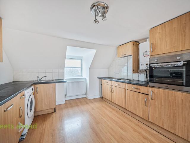 Apartment for rent in London Borough of Croydon, Cat Hill