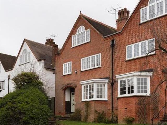 House for sale in Rose Hill, Pachesham Park