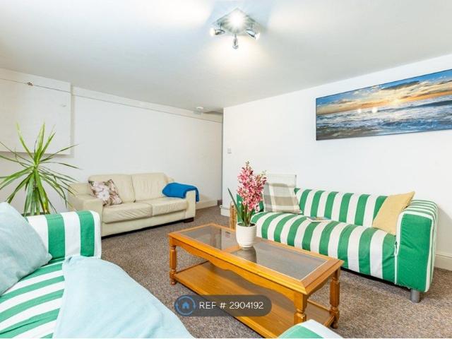 Room for rent in Golden Valley, Gloucestershire
