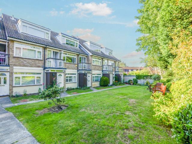 Apartment for rent in Bushey, Bushey Heath