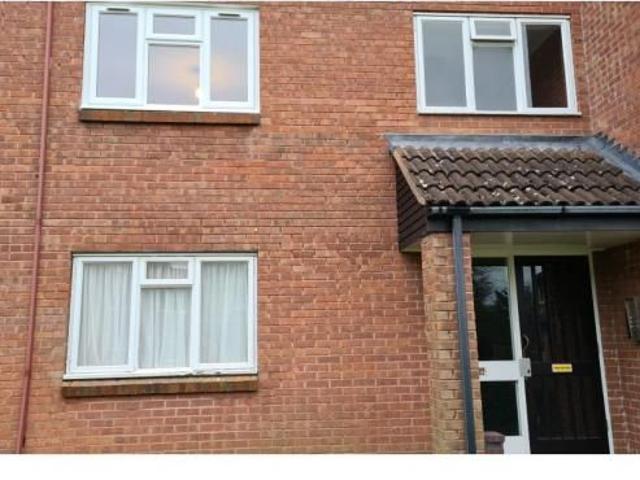 Apartment for rent in Kingsditch, Golden Valley