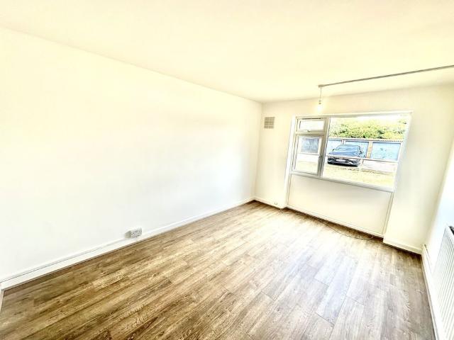 House for rent in Ilford, Newbury Park
