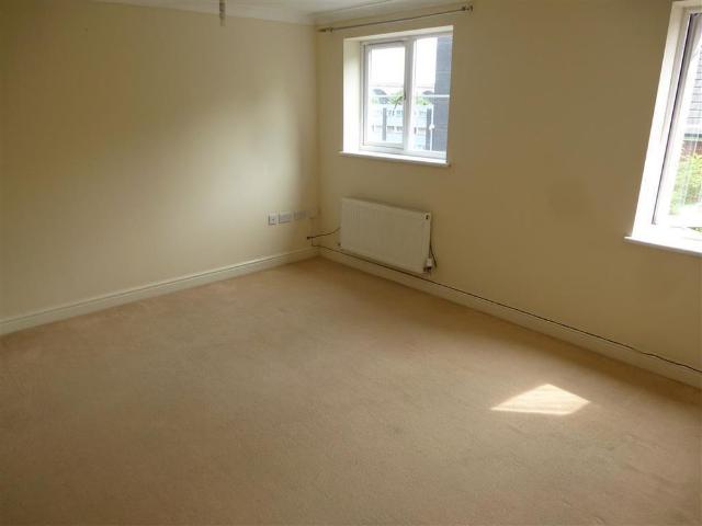 Townhouse for rent in Hoobrook, Rushock