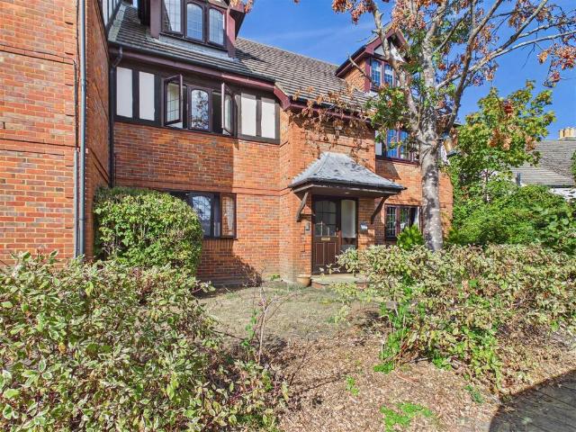 House for rent in Molesey, Elmbridge