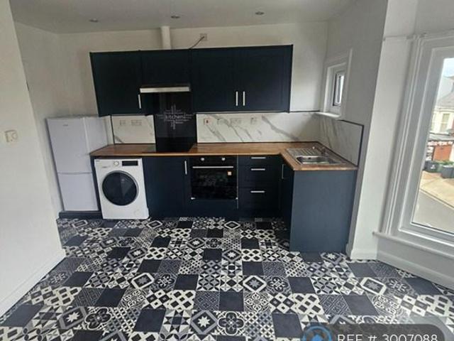Apartment for rent in Southtown, Stokesby