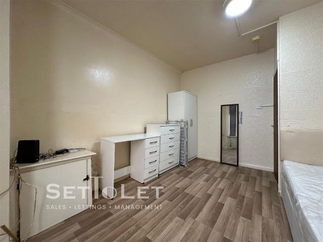 Room for rent in Highfields, Old Wharf
