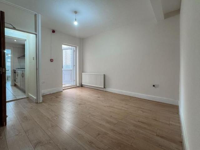 House for rent in Newtown, Reading
