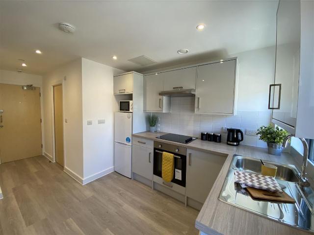 Studio for rent in The King's Mile, The Bridge