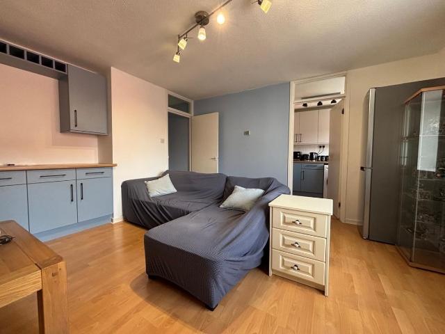 Room for rent in Plasnewydd, Falcon Lodge
