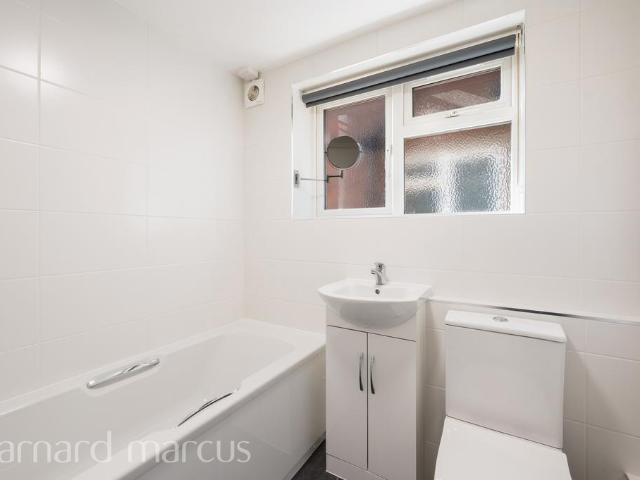Apartment for rent in Worcester Park, Greater London