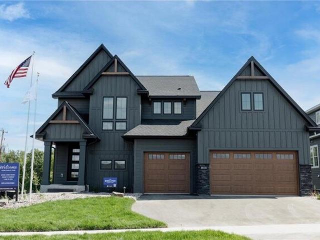 House for sale in Maple Grove House for sale in Maple Grove