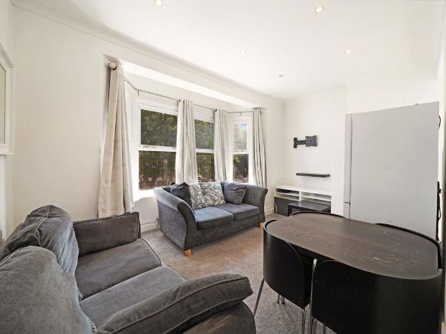 Apartment for rent in North Kensington, Greater London