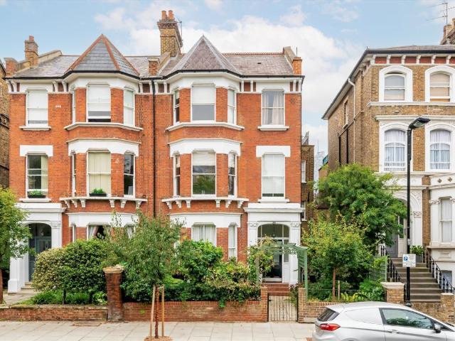 Apartment for rent in North Kensington, Greater London