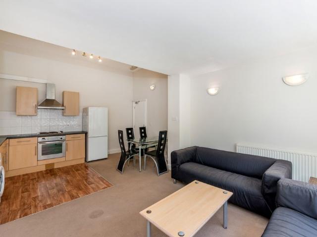 Apartment for rent in Blenheim Gardens Estate, Greater London