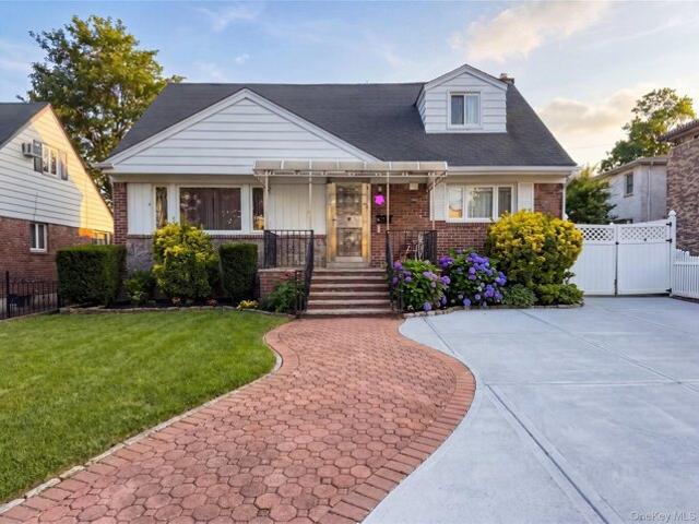 House for sale in Queens, Arverne