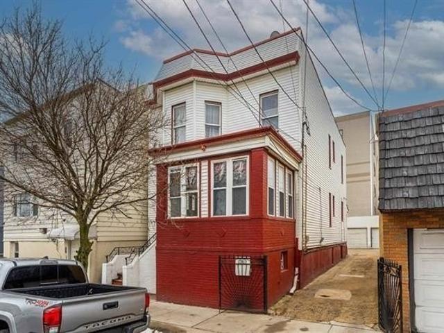 House for sale in Hudson, New Jersey