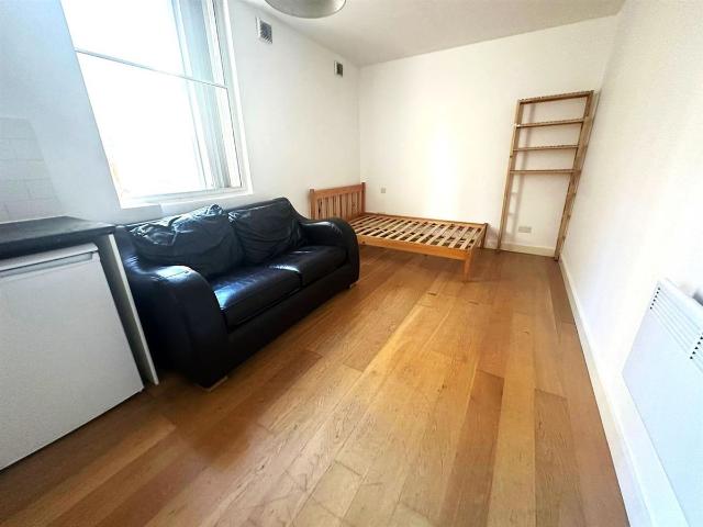 Studio for rent in City Centre, Feckenham