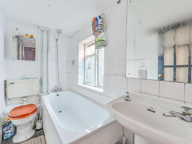 Apartment for rent in Oval, Greater London