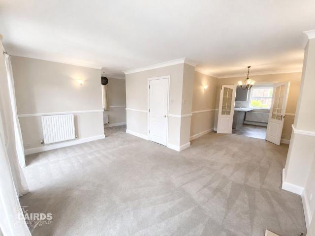 Townhouse for rent in Woodcote, Epsom