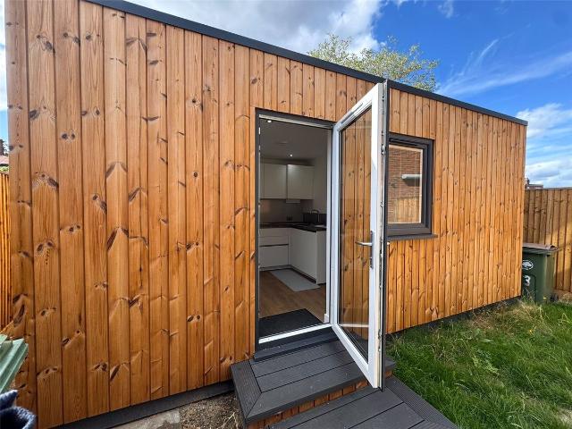 Studio for rent in Benhilton, Greater London